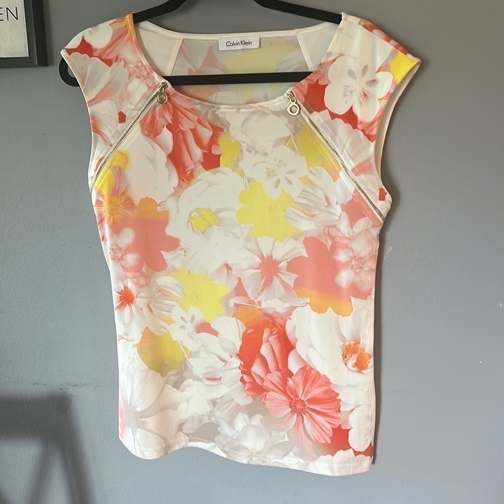 CALVIN Klein Sleeveless Floral Shirt w/ Gold Zipper Detailing Size Medium